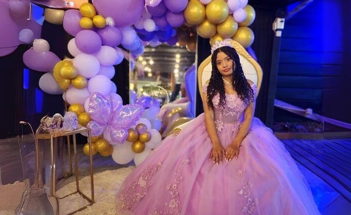 English Never Have I Ever Christmas-Themed Education Presentation in Green Red Cream Retro Style (1) (1)